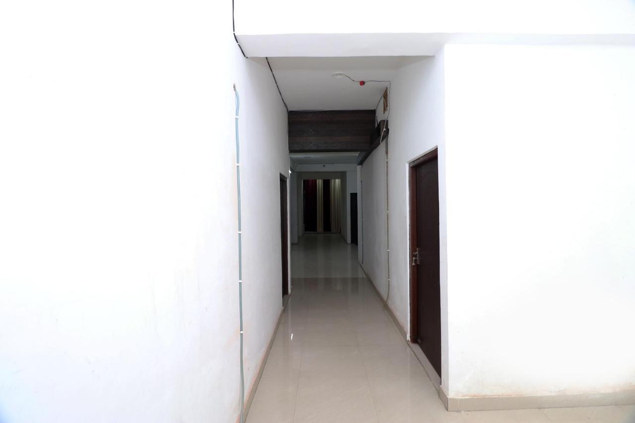 Oyo 24572 Express Inn Lucknow Exterior foto